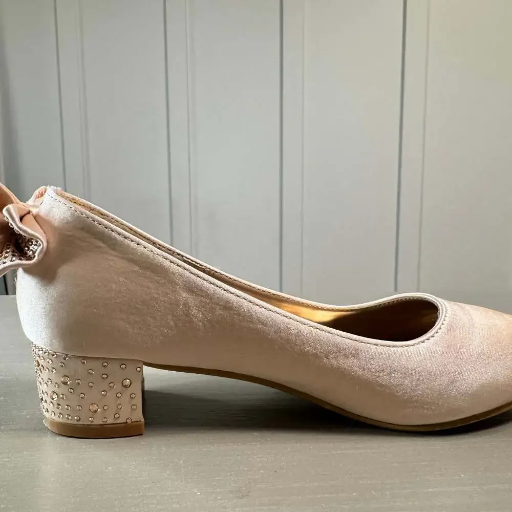 Badgley Mischka Girls Sparkle-Heeled Dress Shoes with Back Bow